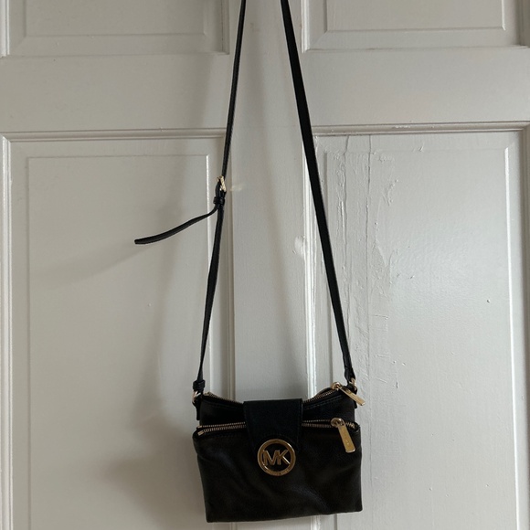 Michael Kors crossbody - Picture 1 of 9